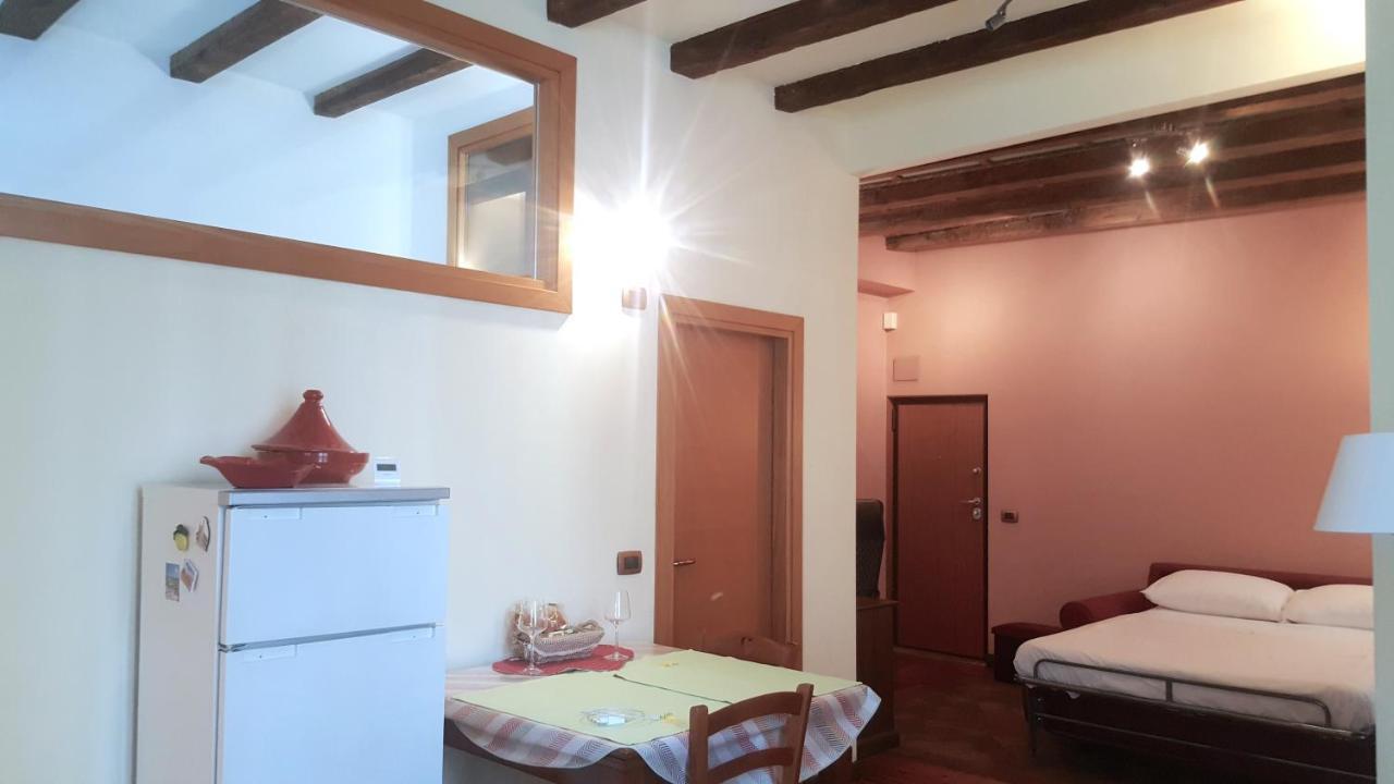 Monolocale In Centro A Verona Apartment Exterior foto